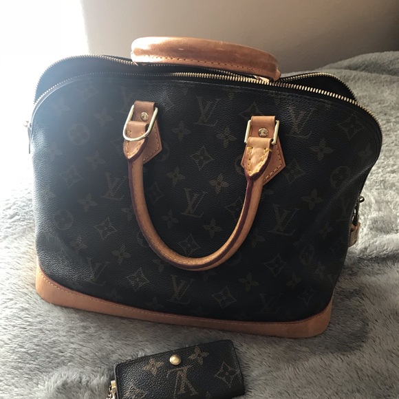Louis Vuitton Alma - Picture 5 of 14